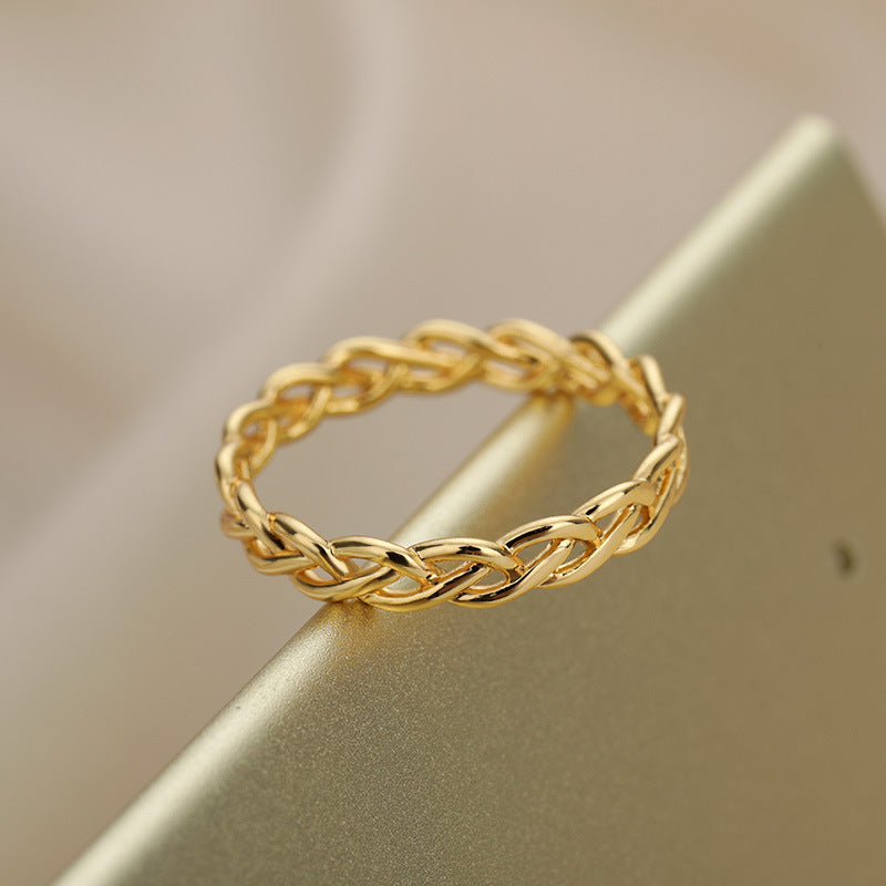 Twist Hollow Simple Rings