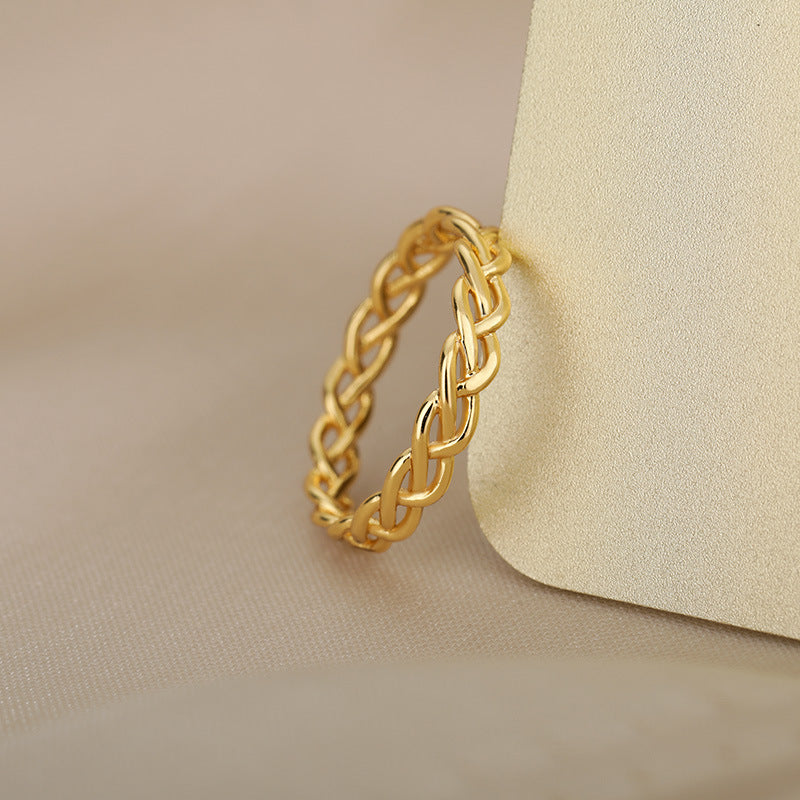 Twist Hollow Simple Rings