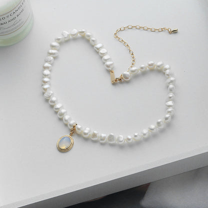 Round Medal Pearl Necklace