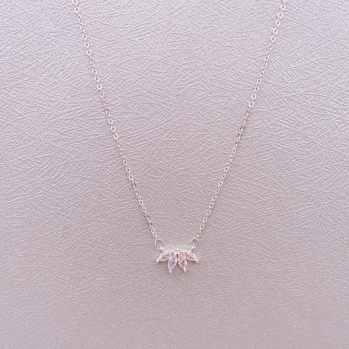 Petal Shine Necklace