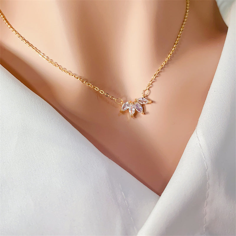 Petal Shine Necklace