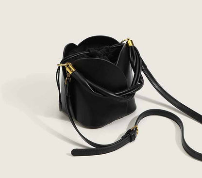 Essential Leather Shoulder Purse